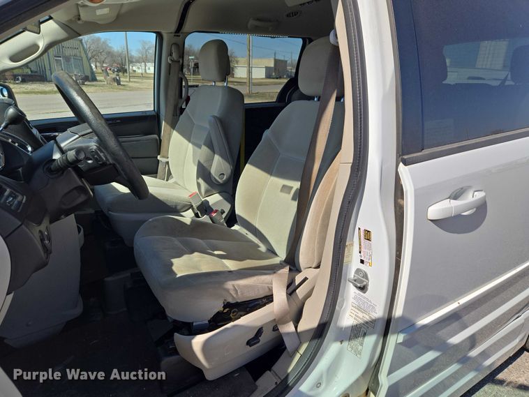 image for item ET1394 2017 Dodge Grand Caravan handicap accessible van