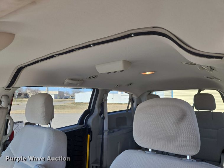 image for item ET1394 2017 Dodge Grand Caravan handicap accessible van