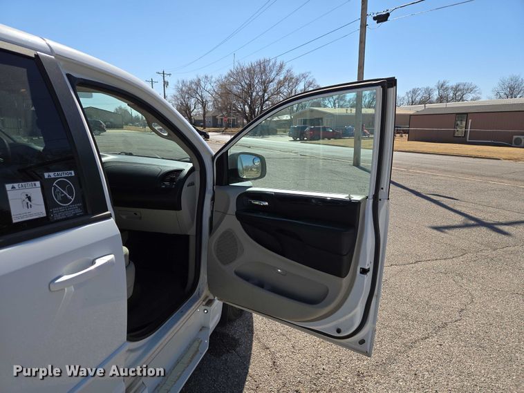 image for item ET1394 2017 Dodge Grand Caravan handicap accessible van