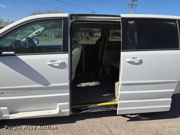 image for item ET1394 2017 Dodge Grand Caravan handicap accessible van