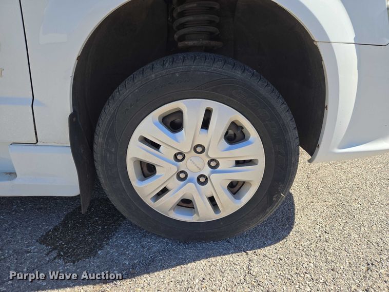image for item ET1394 2017 Dodge Grand Caravan handicap accessible van