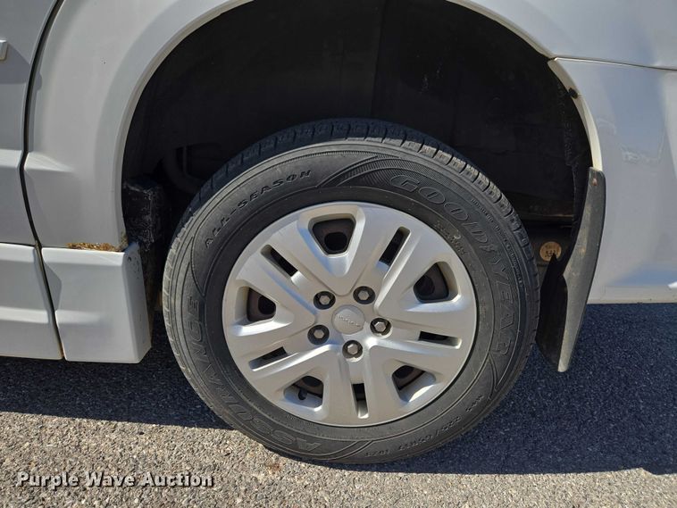 image for item ET1394 2017 Dodge Grand Caravan handicap accessible van