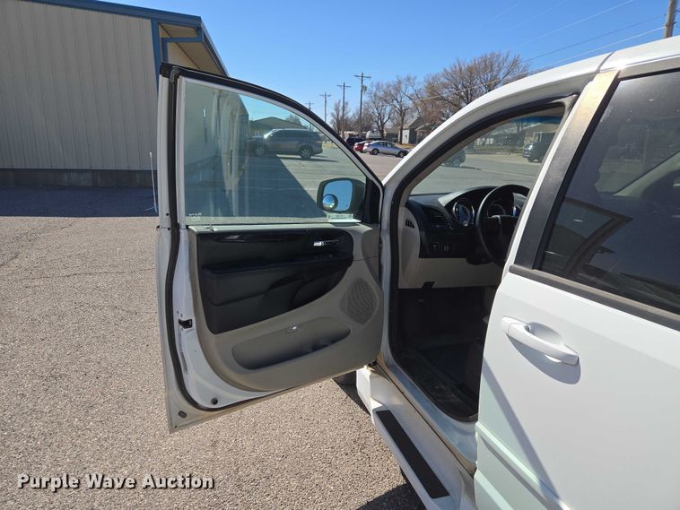 image for item ET1396 2015 Dodge Grand Caravan handicap accessible van