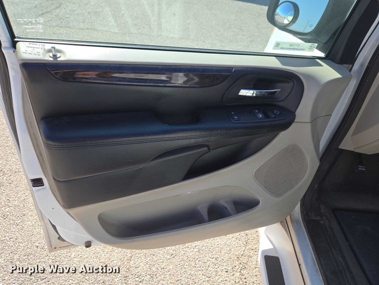 image for item ET1396 2015 Dodge Grand Caravan handicap accessible van