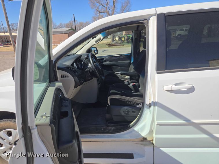 image for item ET1396 2015 Dodge Grand Caravan handicap accessible van
