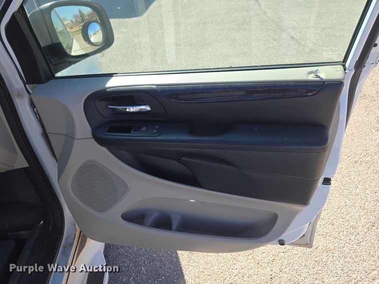 image for item ET1396 2015 Dodge Grand Caravan handicap accessible van