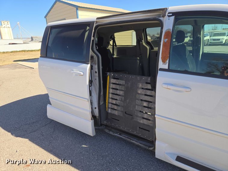 image for item ET1396 2015 Dodge Grand Caravan handicap accessible van