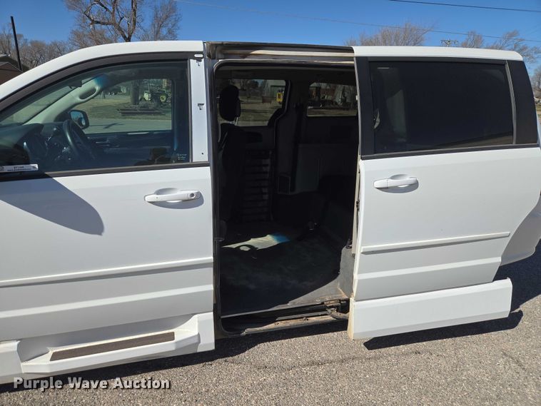 image for item ET1396 2015 Dodge Grand Caravan handicap accessible van