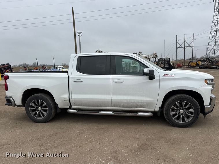 image for item ET1644 2020 Chevrolet Silverado 1500 Crew Cab pickup truck