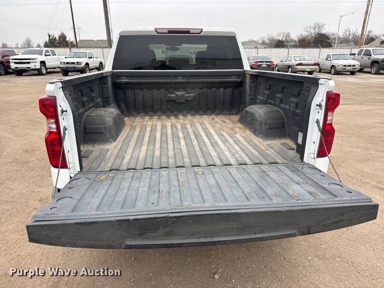 image for item ET1644 2020 Chevrolet Silverado 1500 Crew Cab pickup truck