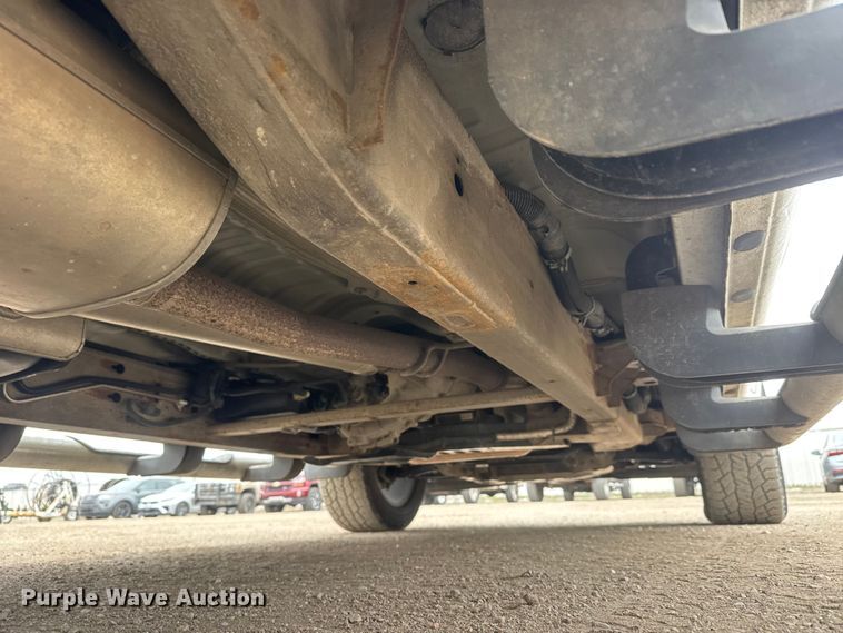 image for item ET1644 2020 Chevrolet Silverado 1500 Crew Cab pickup truck