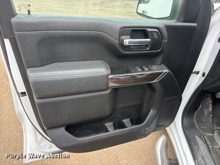 image for item ET1644 2020 Chevrolet Silverado 1500 Crew Cab pickup truck