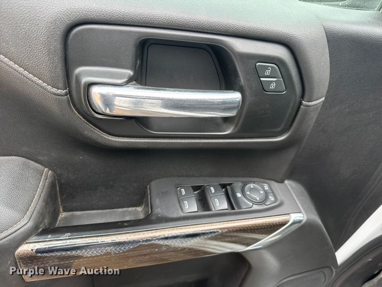 image for item ET1644 2020 Chevrolet Silverado 1500 Crew Cab pickup truck