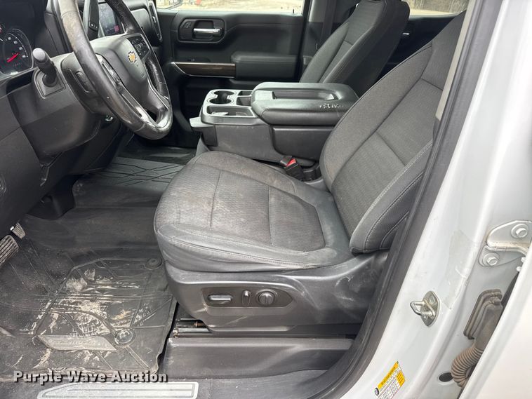 image for item ET1644 2020 Chevrolet Silverado 1500 Crew Cab pickup truck