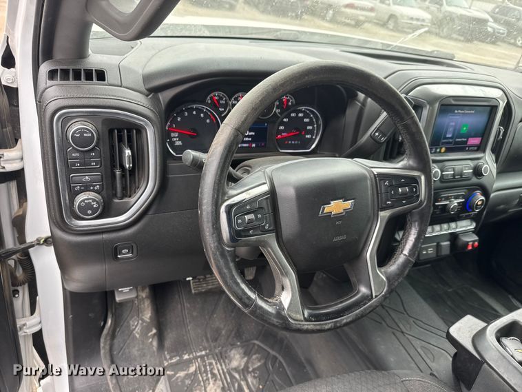 image for item ET1644 2020 Chevrolet Silverado 1500 Crew Cab pickup truck