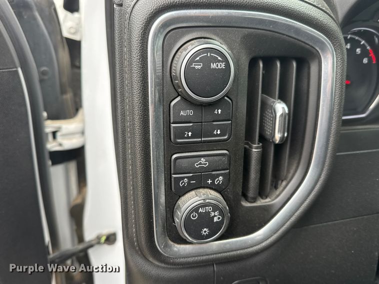 image for item ET1644 2020 Chevrolet Silverado 1500 Crew Cab pickup truck