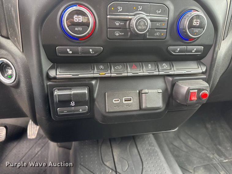 image for item ET1644 2020 Chevrolet Silverado 1500 Crew Cab pickup truck