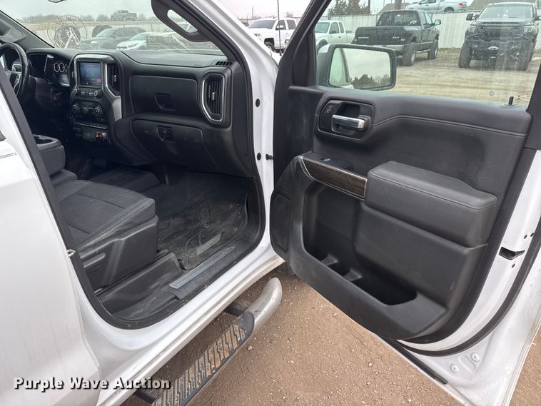 image for item ET1644 2020 Chevrolet Silverado 1500 Crew Cab pickup truck