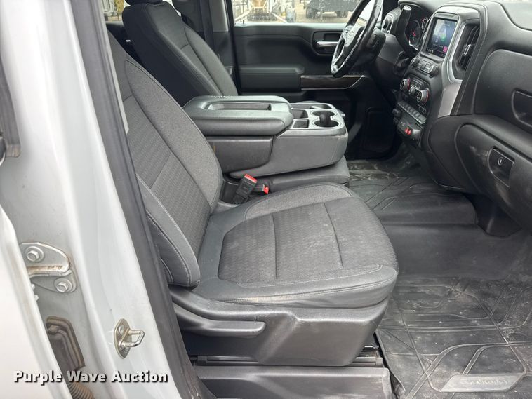 image for item ET1644 2020 Chevrolet Silverado 1500 Crew Cab pickup truck