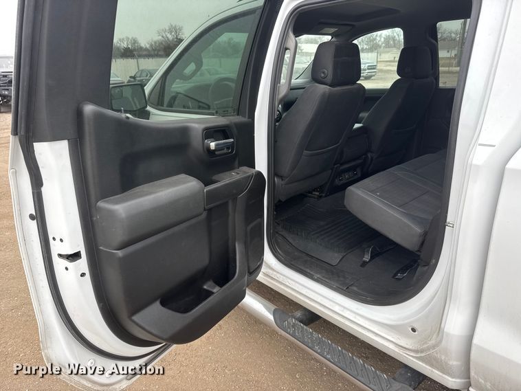 image for item ET1644 2020 Chevrolet Silverado 1500 Crew Cab pickup truck