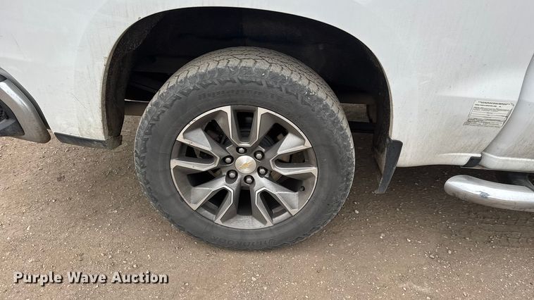 image for item ET1644 2020 Chevrolet Silverado 1500 Crew Cab pickup truck