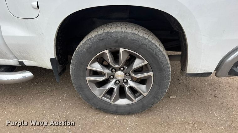 image for item ET1644 2020 Chevrolet Silverado 1500 Crew Cab pickup truck