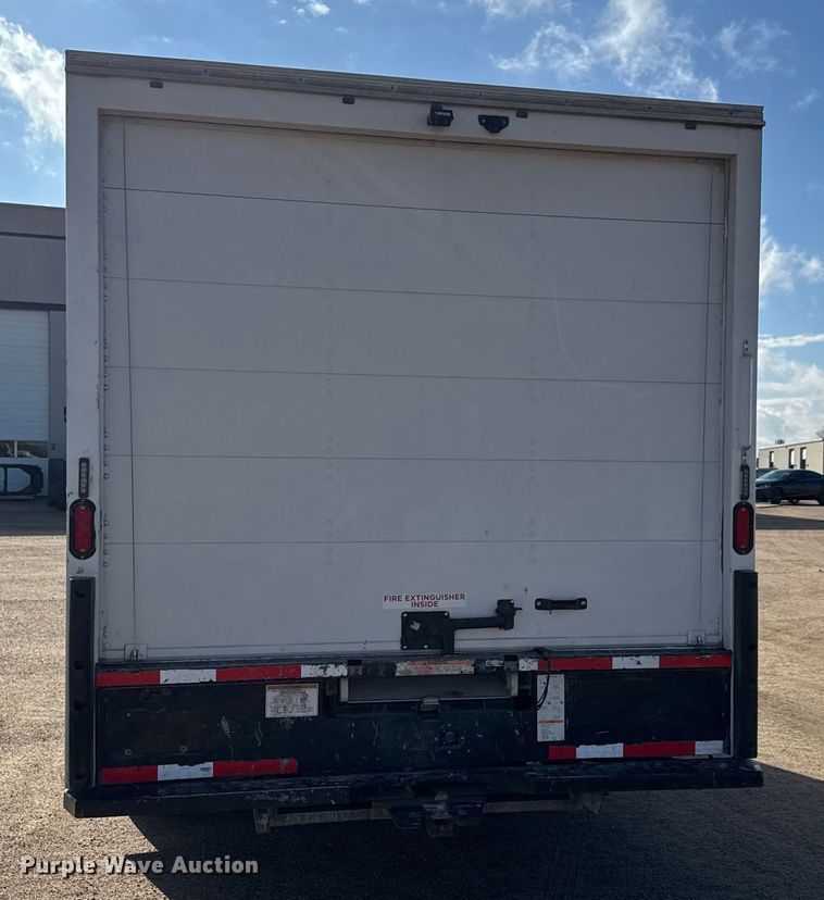 image for item ET4154 2019 GMC Savana 3500 box truck