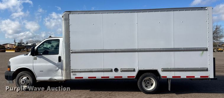 image for item ET4154 2019 GMC Savana 3500 box truck