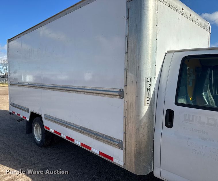 image for item ET4154 2019 GMC Savana 3500 box truck