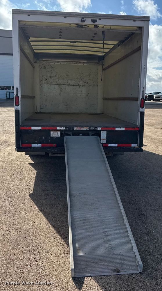 image for item ET4154 2019 GMC Savana 3500 box truck