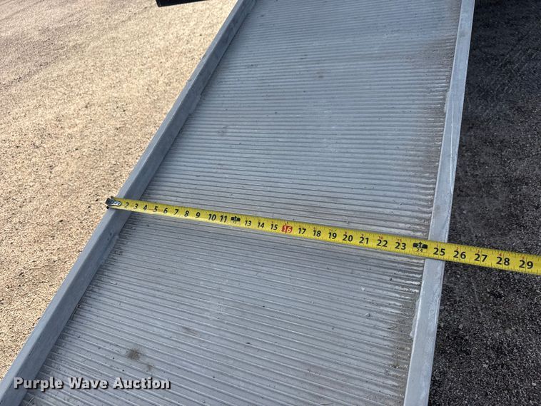 image for item ET4154 2019 GMC Savana 3500 box truck