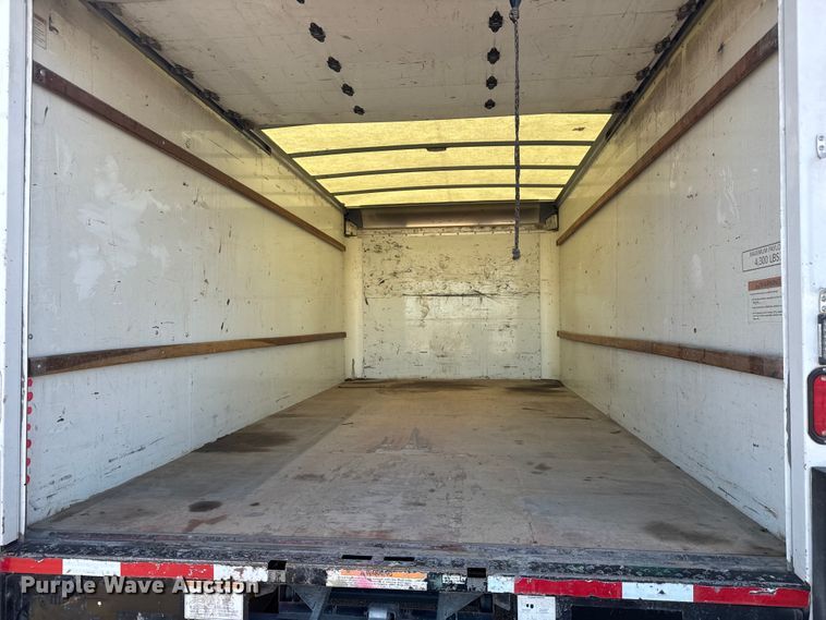 image for item ET4154 2019 GMC Savana 3500 box truck