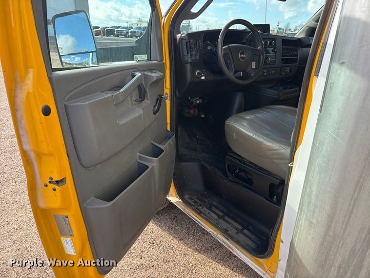 image for item ET4154 2019 GMC Savana 3500 box truck