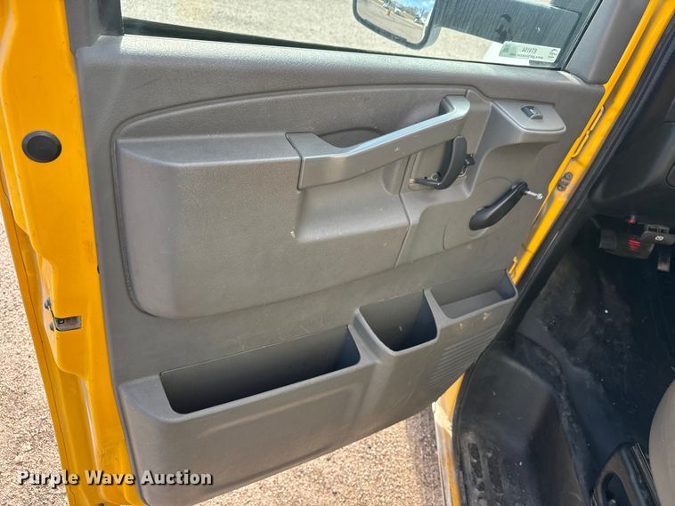 image for item ET4154 2019 GMC Savana 3500 box truck