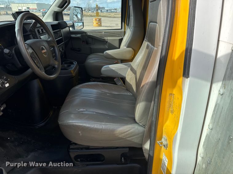 image for item ET4154 2019 GMC Savana 3500 box truck