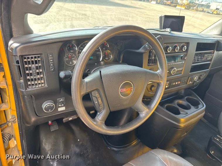 image for item ET4154 2019 GMC Savana 3500 box truck