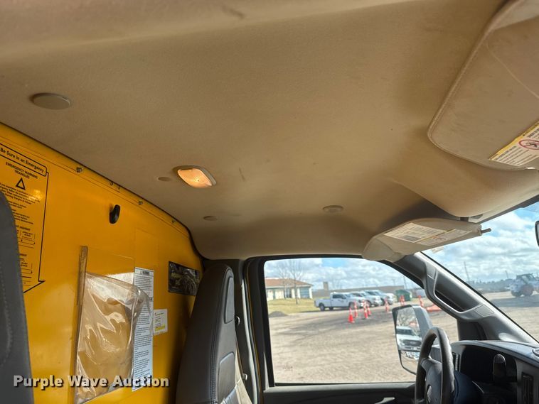 image for item ET4154 2019 GMC Savana 3500 box truck