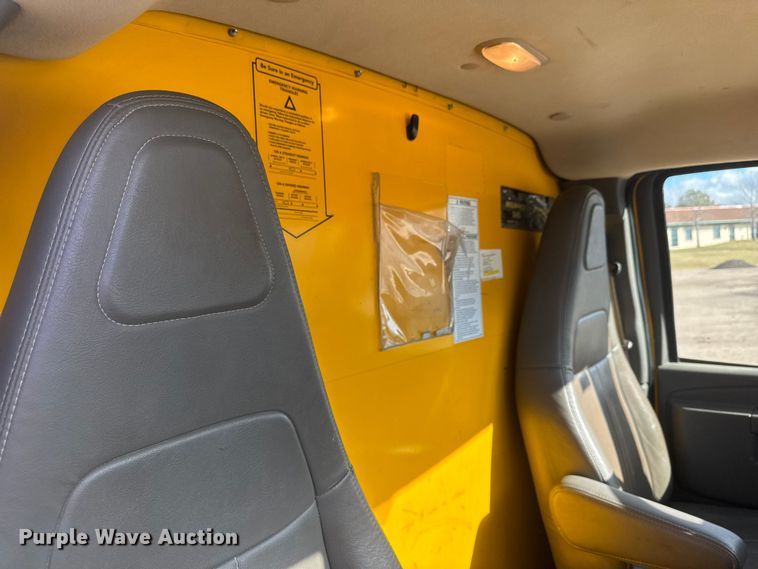 image for item ET4154 2019 GMC Savana 3500 box truck