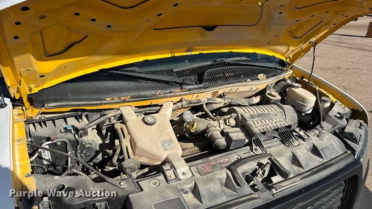 image for item ET4154 2019 GMC Savana 3500 box truck