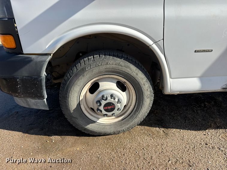 image for item ET4154 2019 GMC Savana 3500 box truck