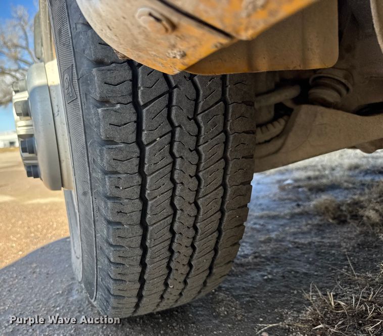 image for item ET4154 2019 GMC Savana 3500 box truck