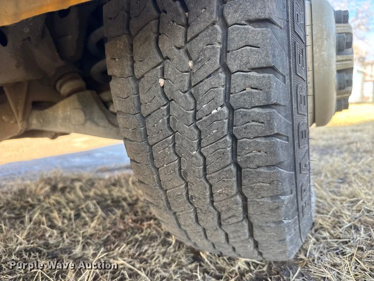 image for item ET4154 2019 GMC Savana 3500 box truck