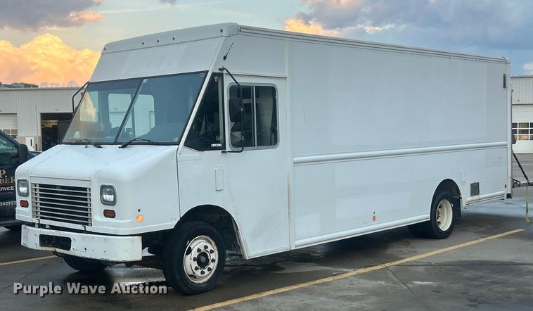 image for item ET6935 2015 Freightliner MT45 delivery truck