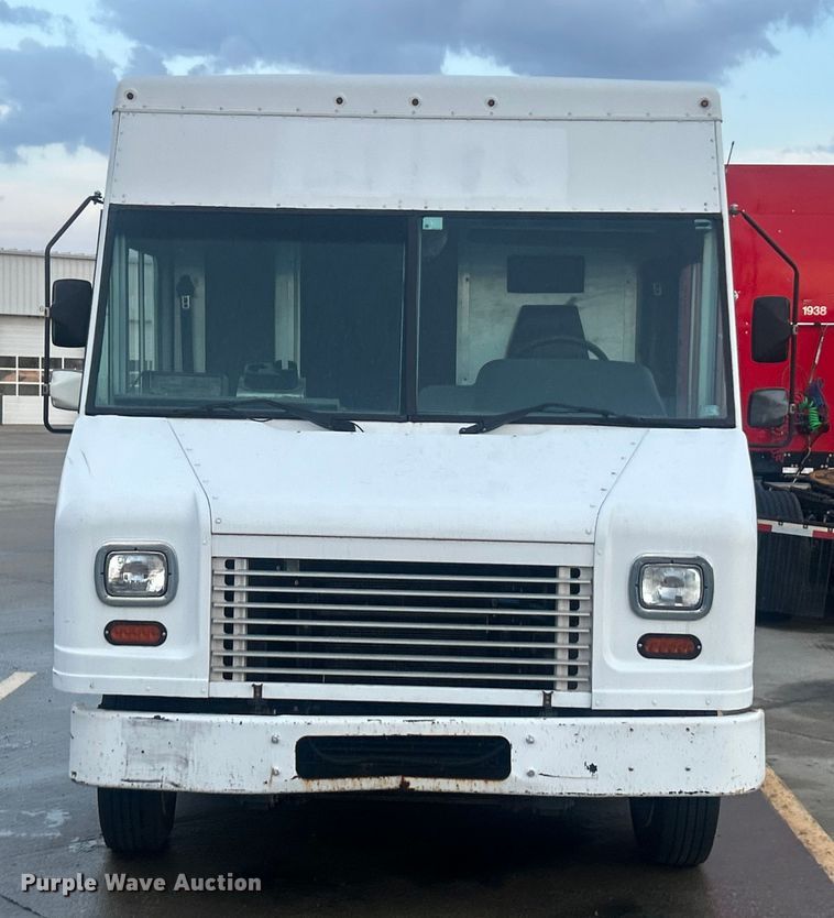 image for item ET6935 2015 Freightliner MT45 delivery truck