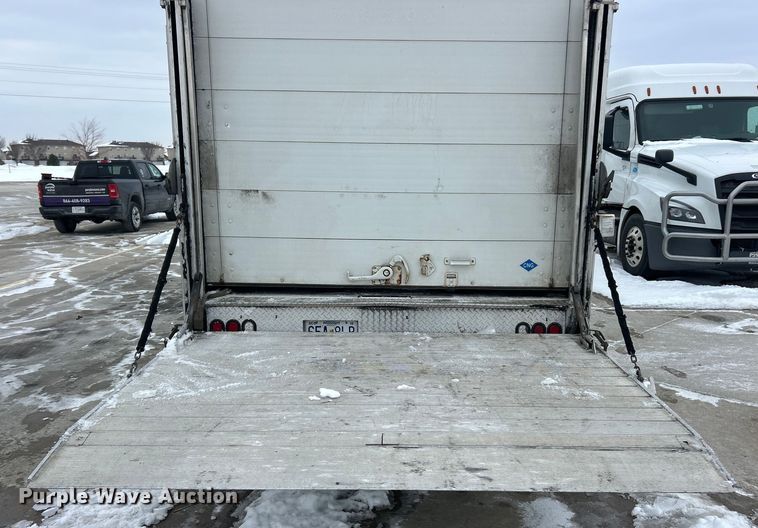 image for item ET6935 2015 Freightliner MT45 delivery truck