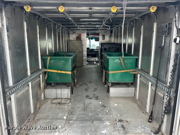 image for item ET6935 2015 Freightliner MT45 delivery truck