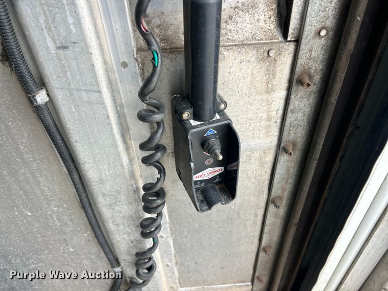 image for item ET6935 2015 Freightliner MT45 delivery truck