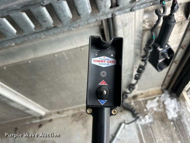 image for item ET6935 2015 Freightliner MT45 delivery truck