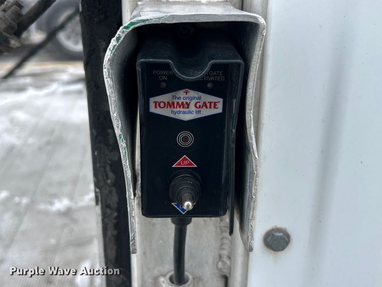 image for item ET6935 2015 Freightliner MT45 delivery truck