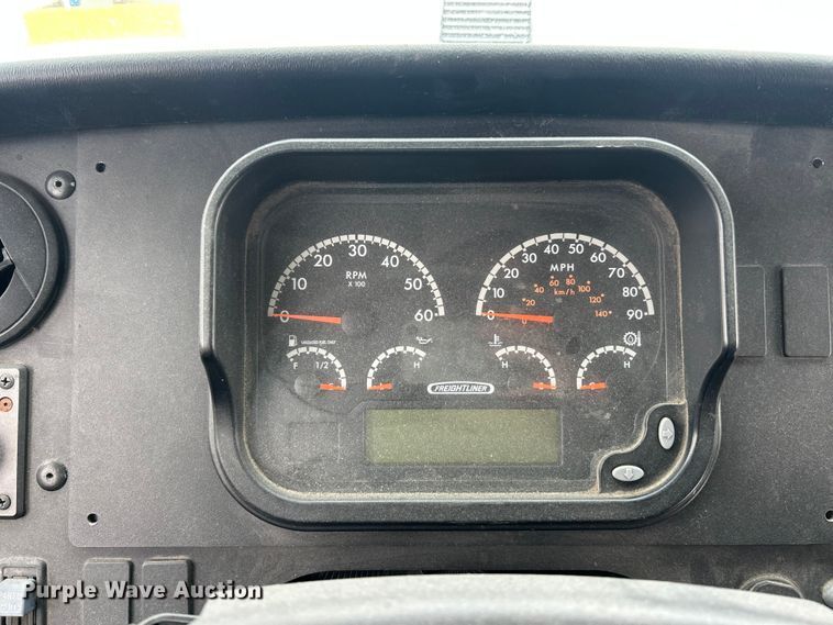 image for item ET6935 2015 Freightliner MT45 delivery truck